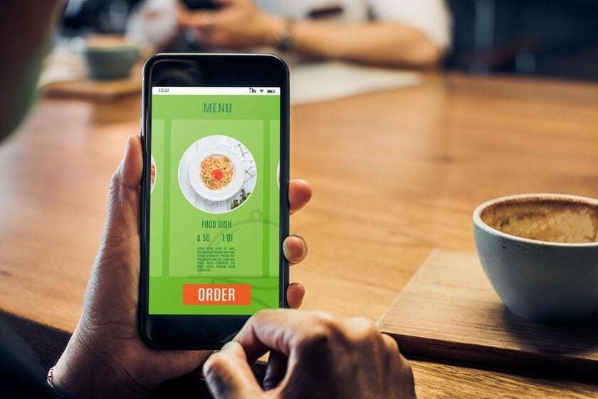 賛否両論ある“飲食店のスマホ注文”　通信料とバッテリー残量懸念の声「客にタダ乗り」