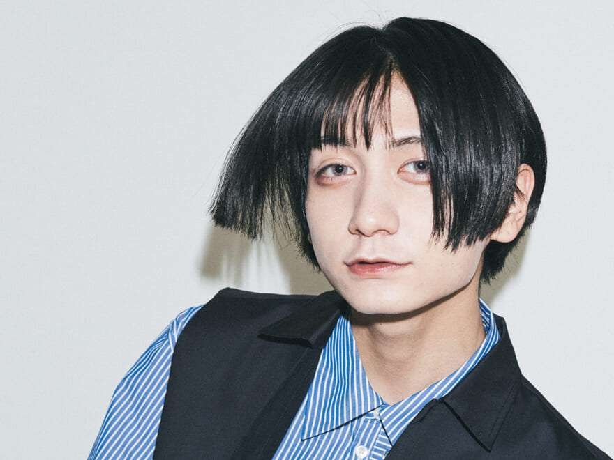 父は〝レジェンド〟バンドVo.　23歳長男の近影に衝撃「すごっ！！」「なんて羨ましい」「男が見ても…」
