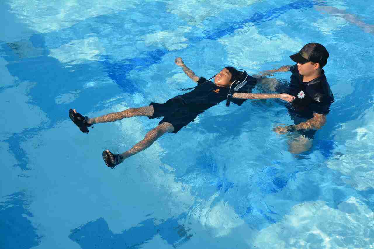 ランドセルで防災　登下校中の子どもを「地震・水難・事故」から守れ！　小学生に覚えてほしい「使い方」 - コクリコ｜講談社