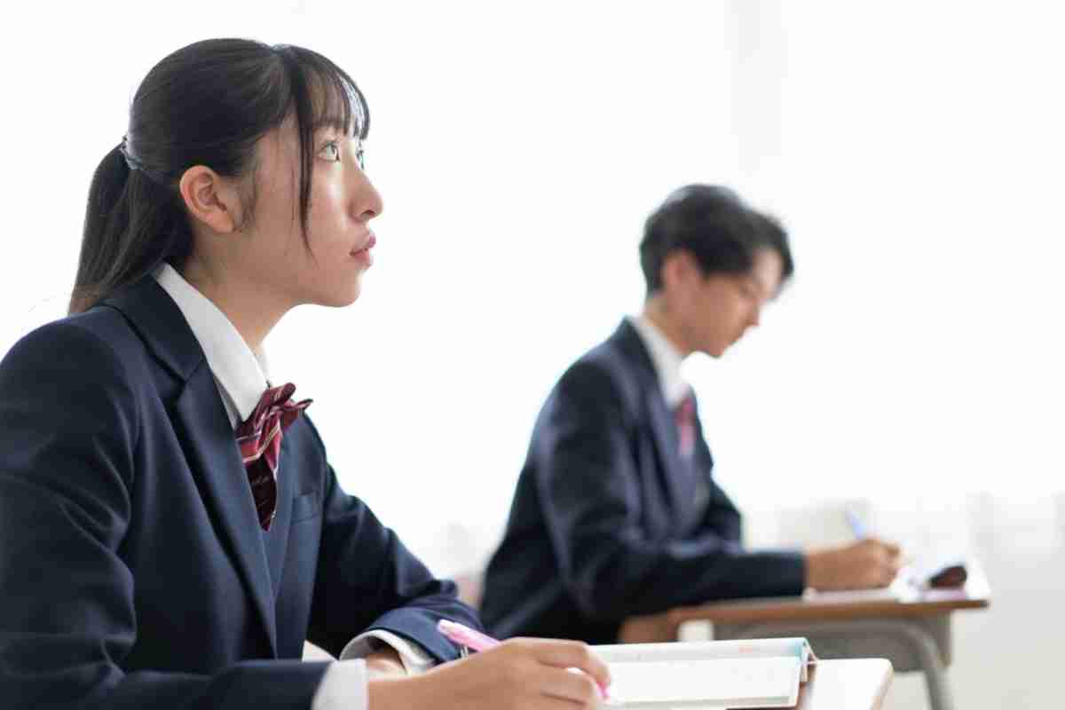 ママ友に「今年度から高校授業料無償化でうれしいね」と話したら、「それ、他の人に言わないほうがいいよ」と返答が！ なにか悪いことを言ってしまったの？“気を付けるべき理由”を解説|ファイナンシャルフィールド|﻿子育て