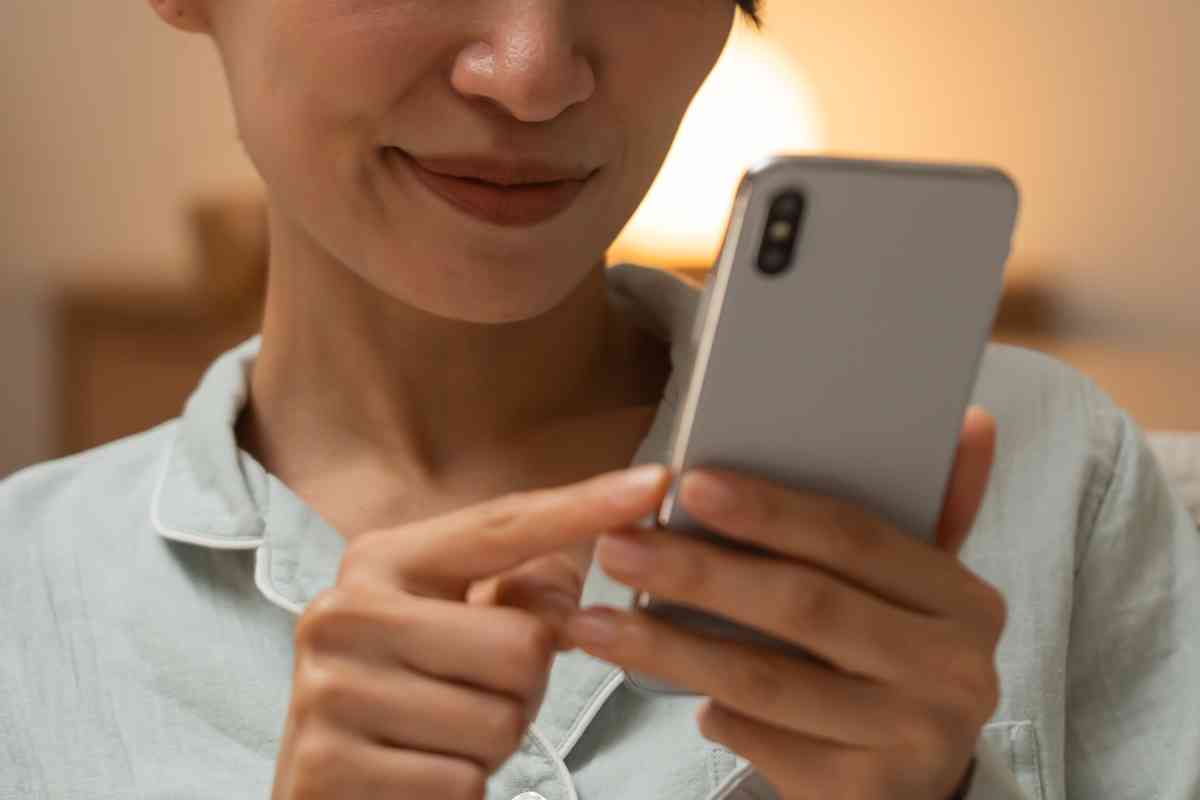 近しい人が“怪しい動画”にハマってしまった！周囲の困惑と苦悩　「風呂で爆音で都市伝説YouTubeを見てる恋人」「高齢の親が陰謀論に取り憑かれてしまって…」