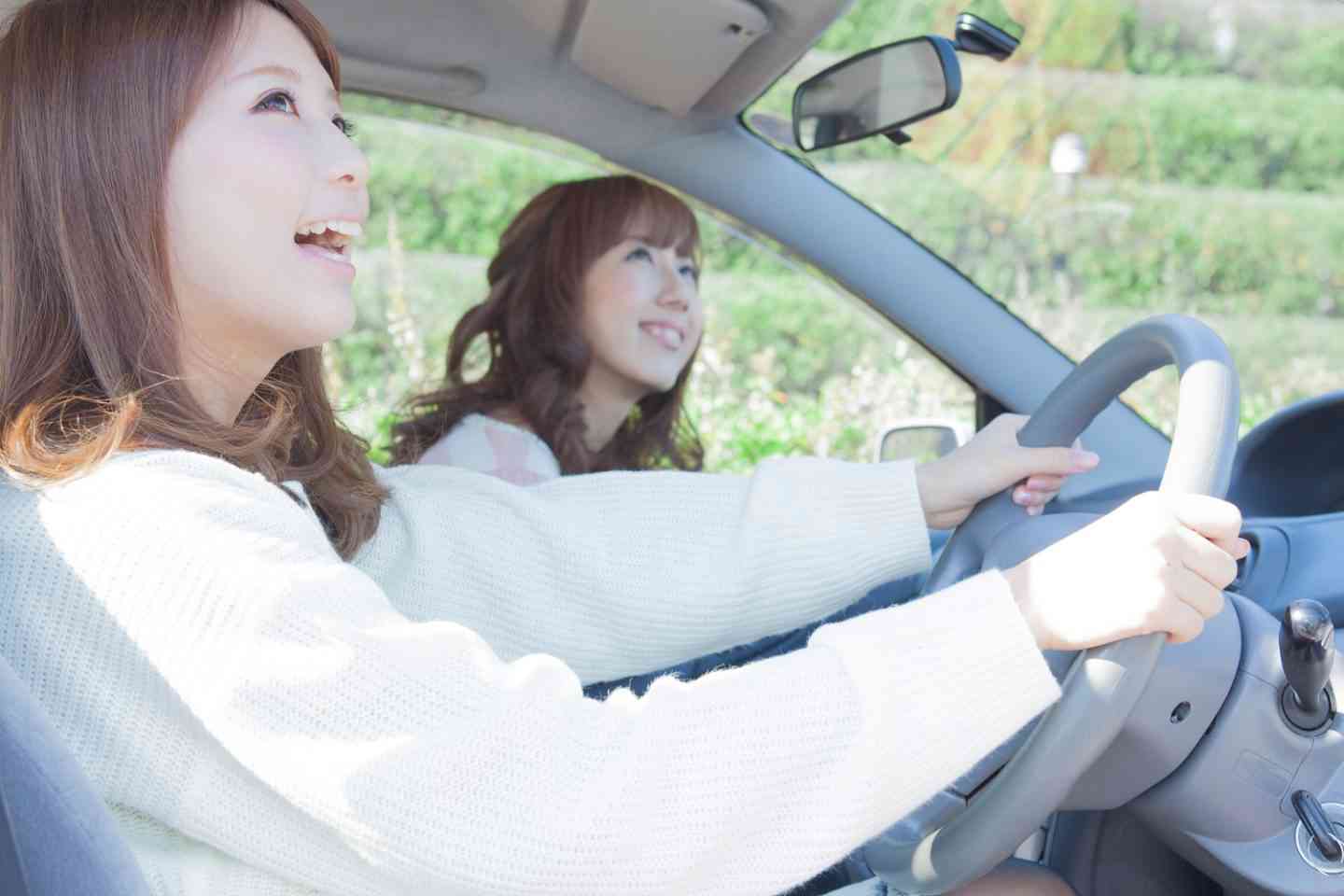 乗せる側も悩む!? 「家族以外の人を車に乗せる時」の費用分担、多かったのは「お金は一切もらわない」 | kufura（クフラ）小学館公式
