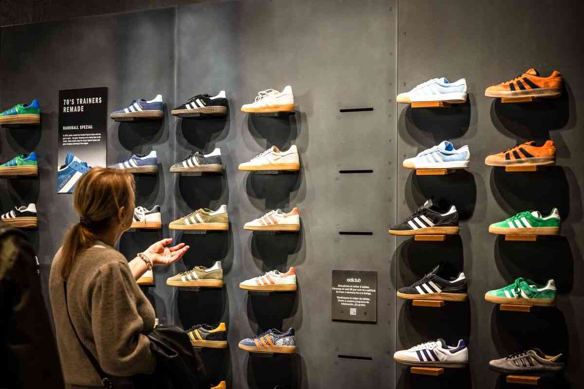 ナイキやギャップの株価下落、ベトナムなど主要生産拠点に米相互関税 - Bloomberg