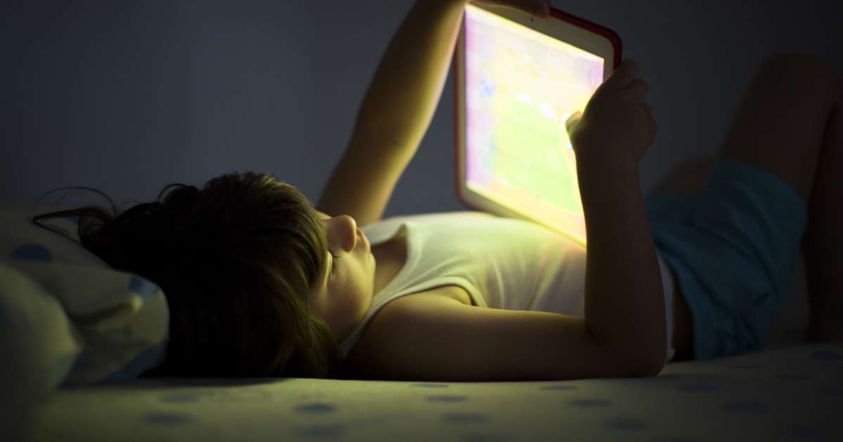 「発語が遅い」「怒りっぽい」…幼児教育に携わって50年の専門家が「子どもにスマホ」を厳禁するもっともな理由（小泉 敏男） | ＋αオンライン | 講談社