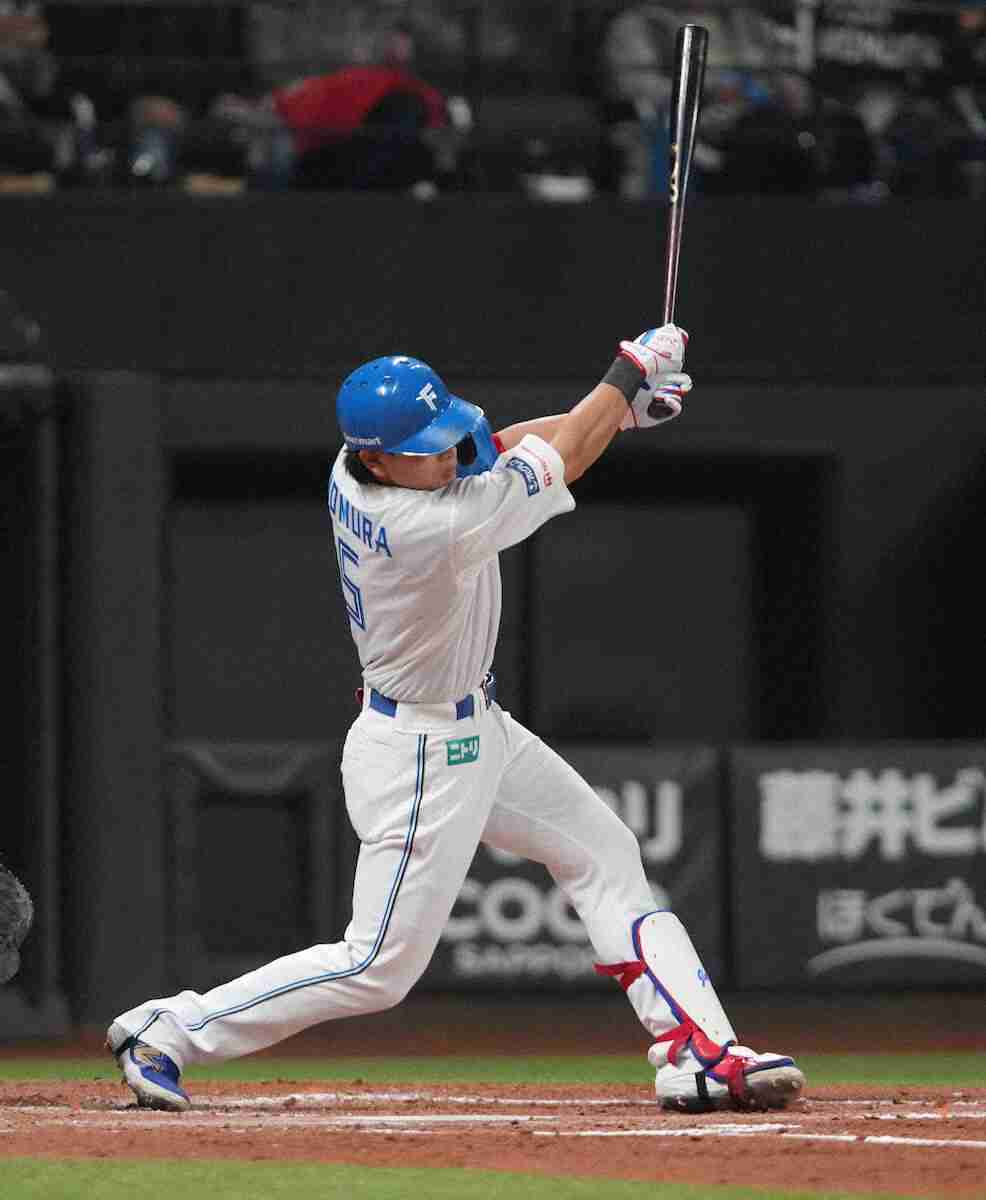 日本ハムの主砲・野村が途中交代　右腿裏の違和感　新庄監督「検査に行くほどでもない」（スポニチアネックス） - Yahoo!ニュース