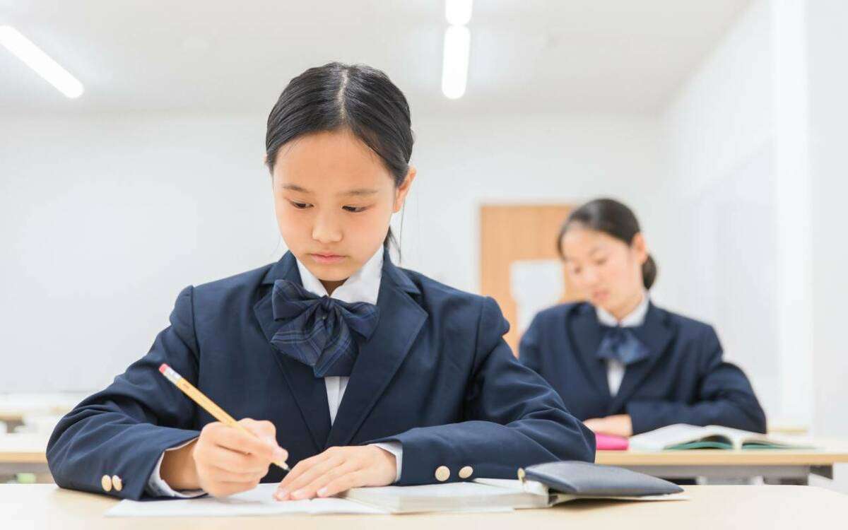 「今はまるで『シャブ漬け』状態だ…」大阪府の元教員が明かすグロテスクな教育環境の“実情” | 文春オンライン