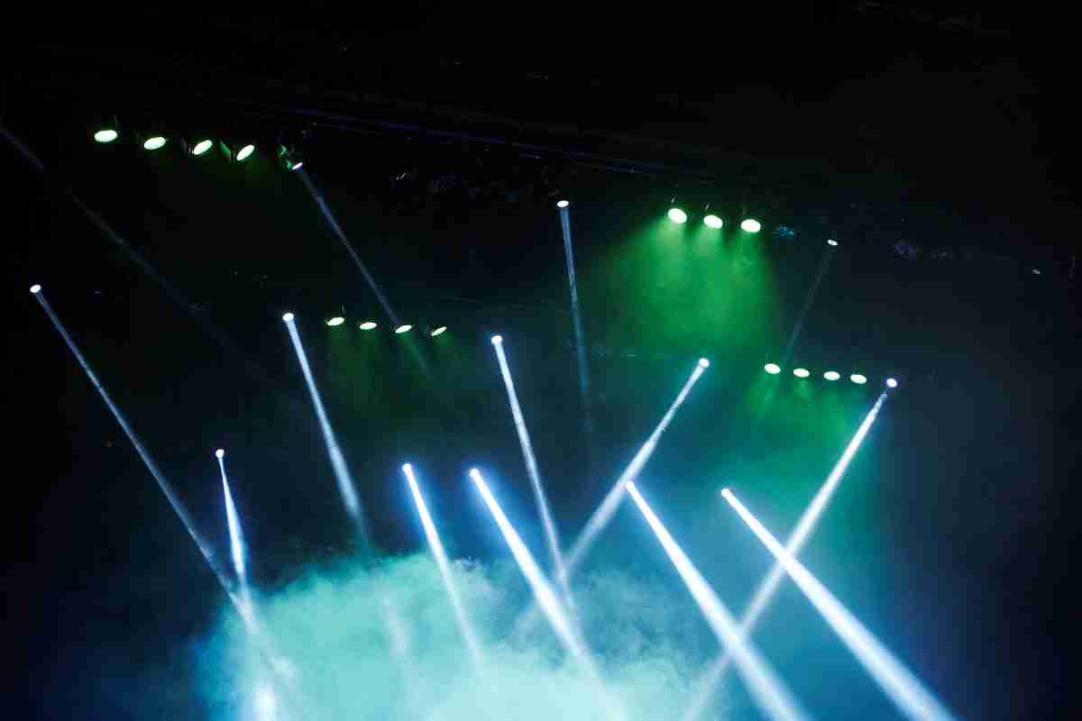 日本のK-POPブームに変調の兆し 人気グループ多数出演のライブでも空席が目立ち…ファンからは「グループ増えすぎ」「来日しすぎて希少性がなくなった」の声も | マネーポストWEB