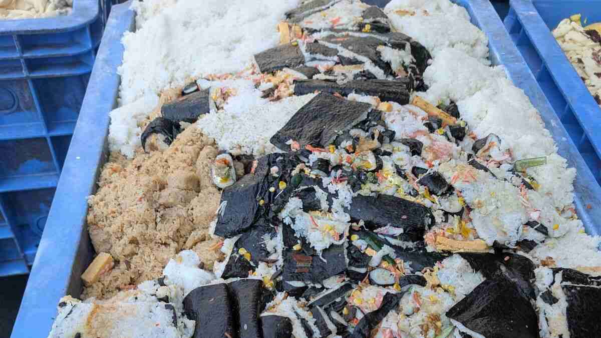 コメ不足なのに「大量のおにぎり」をゴミにしている…コンビニ店員が証言「468万円分の食品廃棄」のキツイ現実
