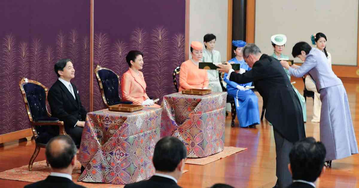 両陛下、未来担う世代詠む　令和初の歌会始 - 日本経済新聞