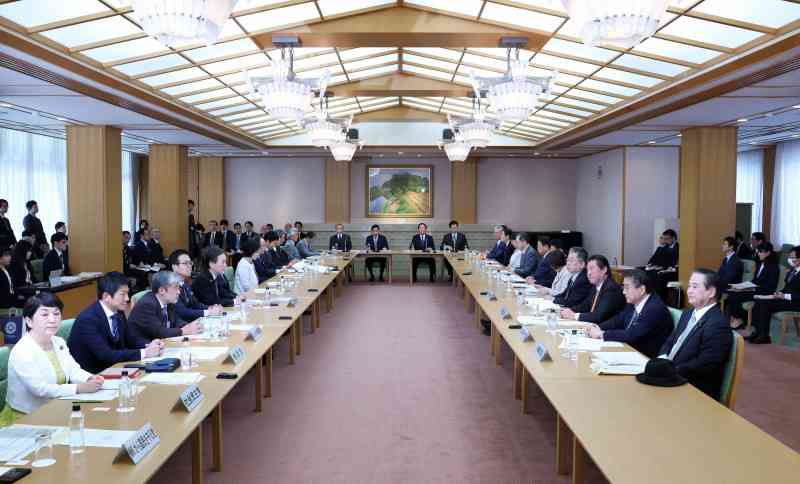 「皇室に関心あり」は6割、女性天皇賛成は7割　毎日新聞世論調査（毎日新聞） - Yahoo!ニュース