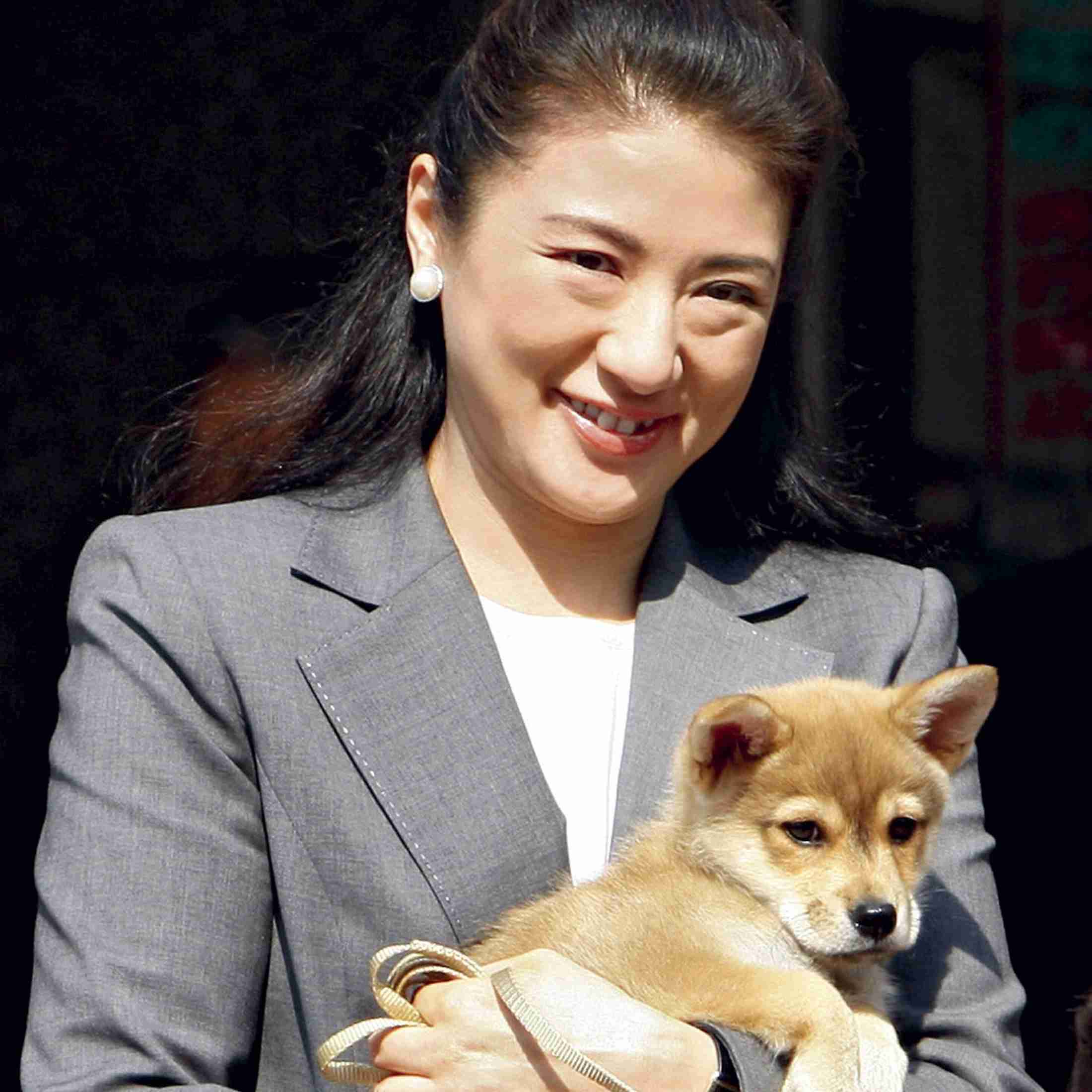 皇后雅子さま「カタツムリを葉っぱに乗せて…」“生物クラブ所属”“夢は獣医師”ご学友が語る動物好きな一面（婦人画報） - Yahoo!ニュース