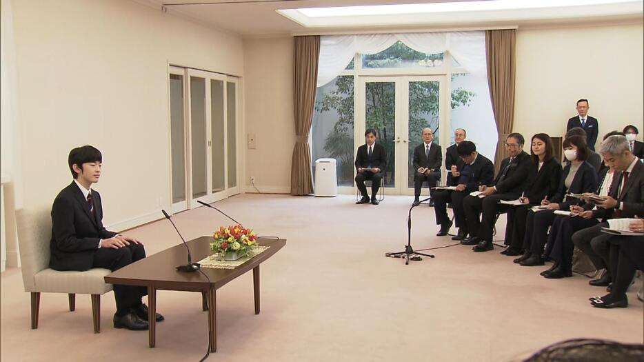 「はい、緊張しております」悠仁さま初めての記者会見　男性皇族の成年の記者会見は父・秋篠宮さま以来40年ぶり (FNNプライムオンライン) - Yahoo!ニュース