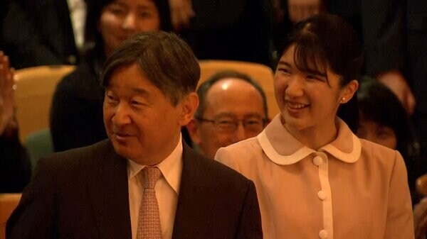 天皇陛下と愛子さま「天使の歌声」鑑賞　ウィーン少年合唱団　「ふるさと」の歌詞口ずさまれる｜FNNプライムオンライン
