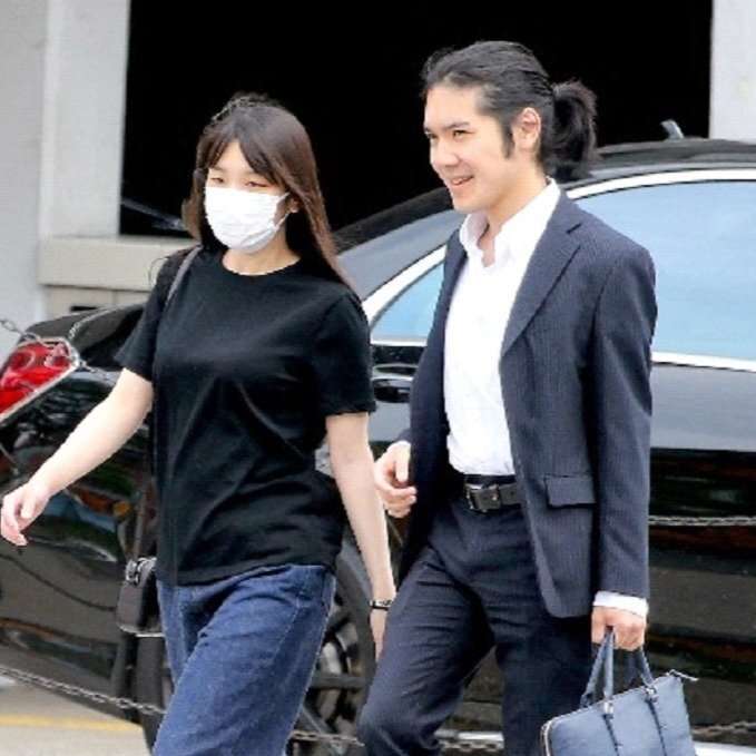 ベビーカーはイタリア製、子育てスタイルは欧米流…眞子さん小室圭さん夫妻の“類例を見ない”「第一子報道」でみえた日本との“距離”（集英社オンライン） - Yahoo!ニュース