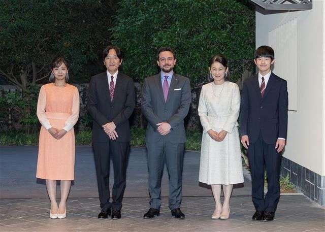 秋篠宮ご一家、ヨルダン皇太子と夕食会　佳子さま悠仁さまも同席 (日テレNEWS NNN) - Yahoo!ニュース