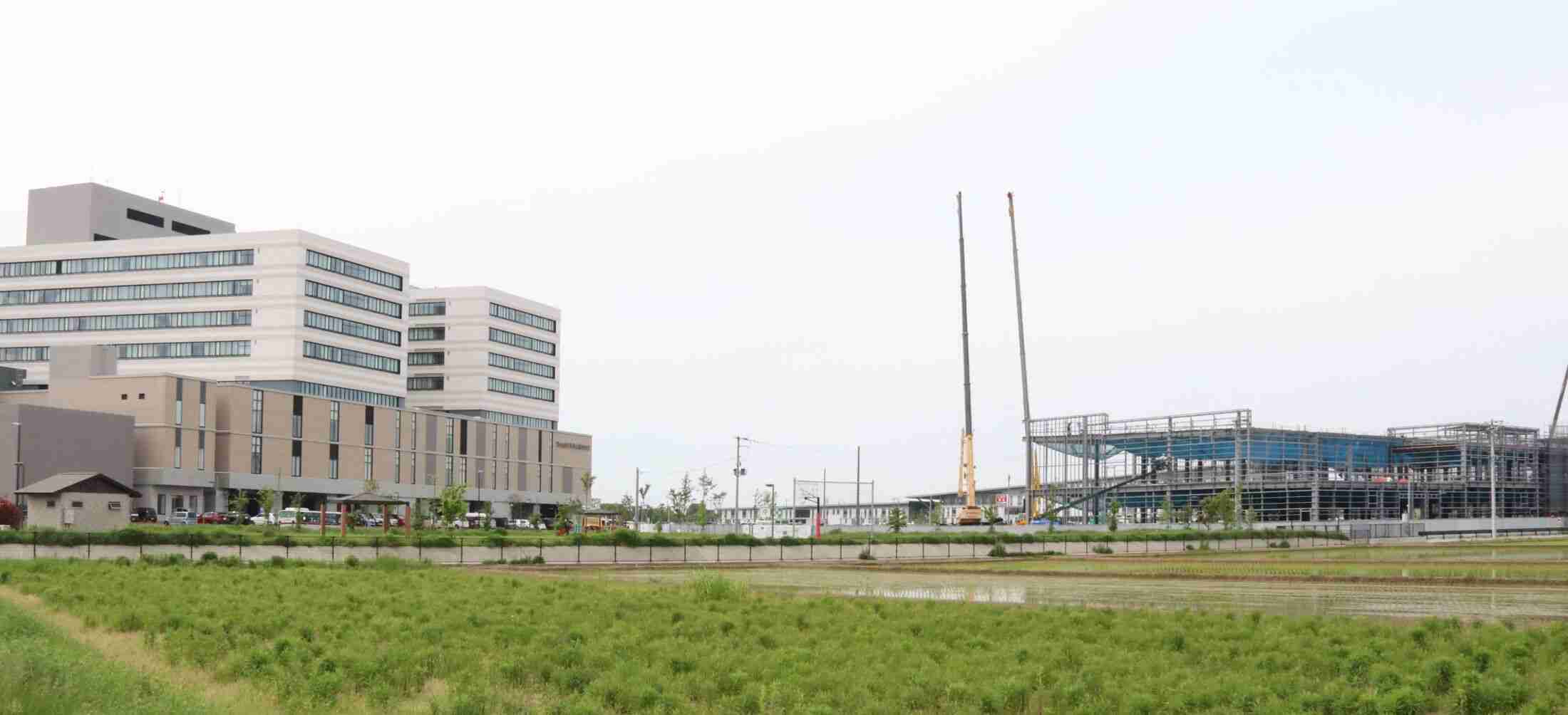 「全く意味ない」建設中のイオン、1キロ離れた「隔地駐車場」に異論噴出　審議会、周辺の不正駐車を懸念