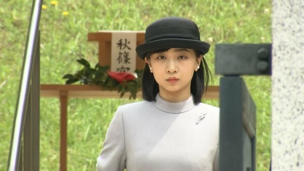 佳子さまが武蔵陵墓地へ　グレーの参拝服で曾祖父・昭和天皇と香淳皇后が眠る陵墓で拝礼　6月のブラジル公式訪問を報告｜FNNプライムオンライン