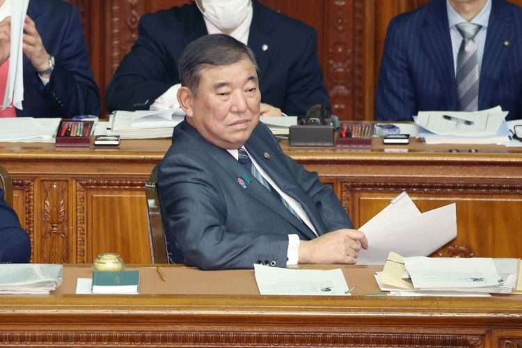 「2336万円もらえるはずが365万円に」政府の年金制度改革法案で「遺族年金」の給付水準が大幅カット　「保険料を減らす」「支給期間を有期にする」など民間保険会社ならありえない変更（マネーポストWEB） - Yahoo!ニュース