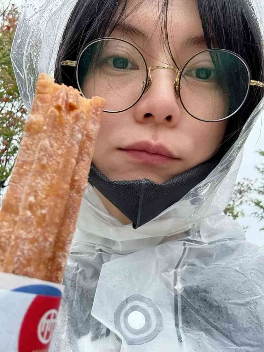 「私が知ってる柴咲コウではない」〝激変〟43歳女優〝お忍び〟顔面アップ写真が大反響「素顔??」「顔違うから分からなかった」「万博行ったんですね!!」