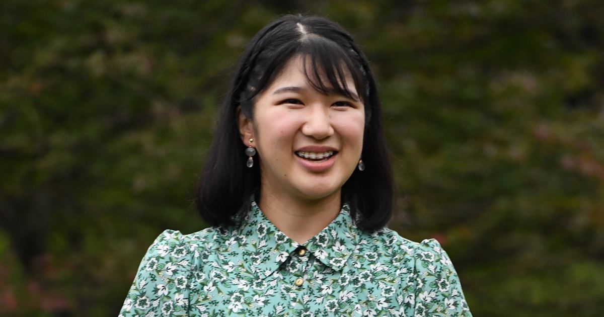 愛子さま　ワンピースは7万円、メークは雅子さまとおそろい……21歳“美”の秘密（2ページ目） | 女性自身