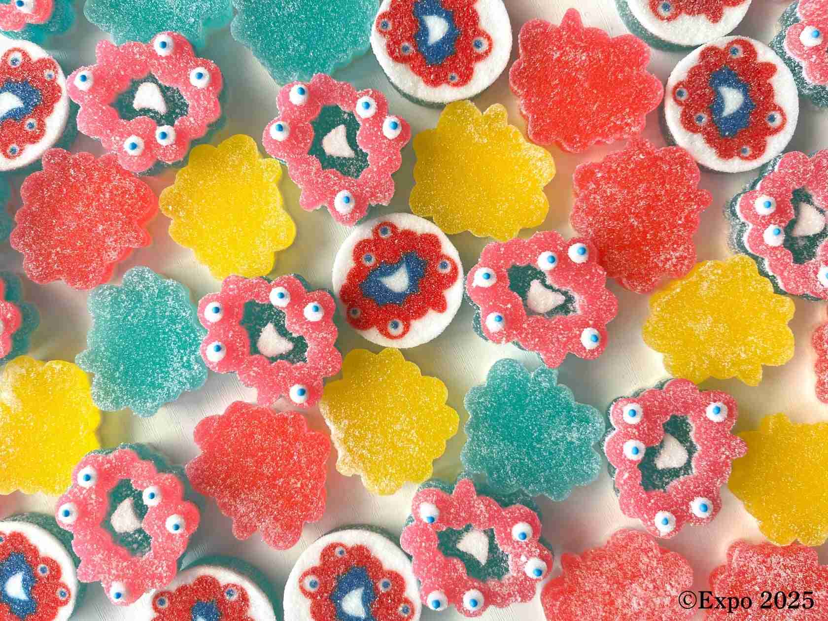 ミャクミャクが可愛いゼリー缶に！ミャクミャクと受け継がれてきた伝統の技がお菓子に！！ | みどり製菓株式会社のプレスリリース