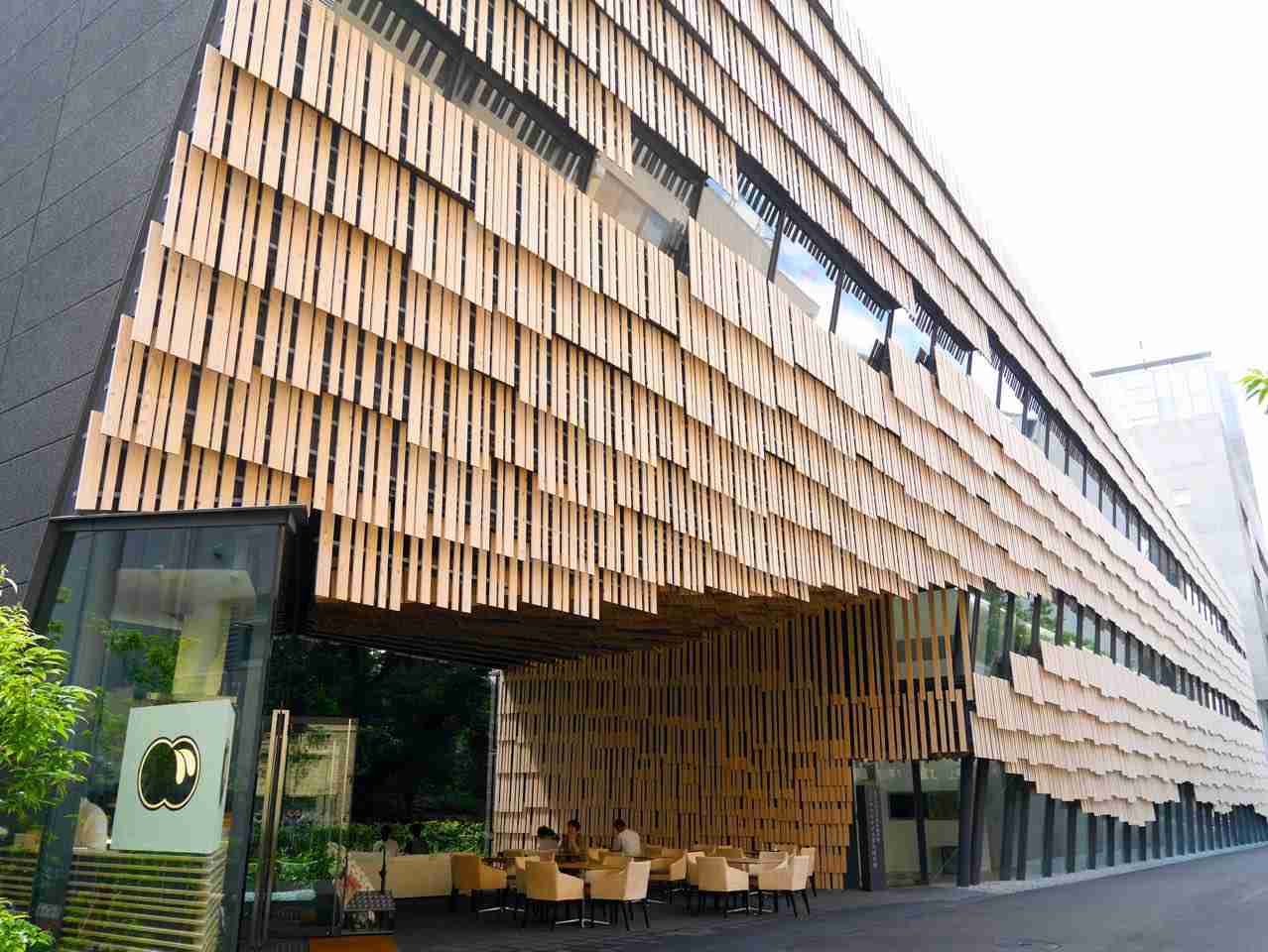 隈研吾氏が手掛けた広重美術館の木製屋根が劣化、アルミ製に改修へ…「雰囲気変わる」と心配の声