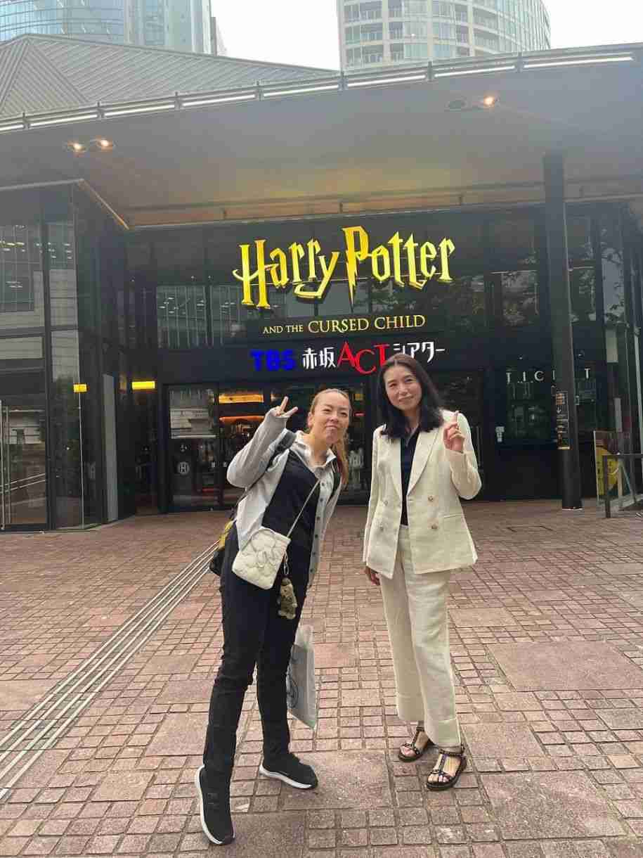 瑶子女王〝カジュアル〟姿で「ハリポタ」女優と2ショット「とってもナチュラル」「ひとみさんはマジで何者すぎる」「一瞬？って思っちゃった」：「おっ！」でつながる地元密着のスポーツ応援メディア 西スポWEB OTTO!