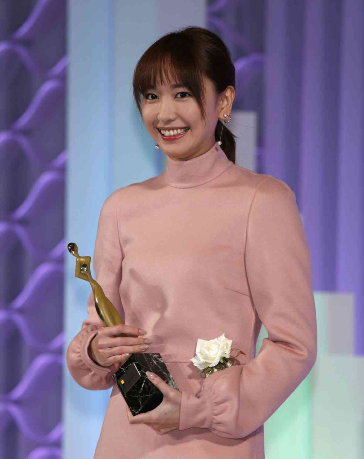 「童顔でかわいい女性芸能人」ランキング　3位「橋本環奈」を上回った1位＆2位は？