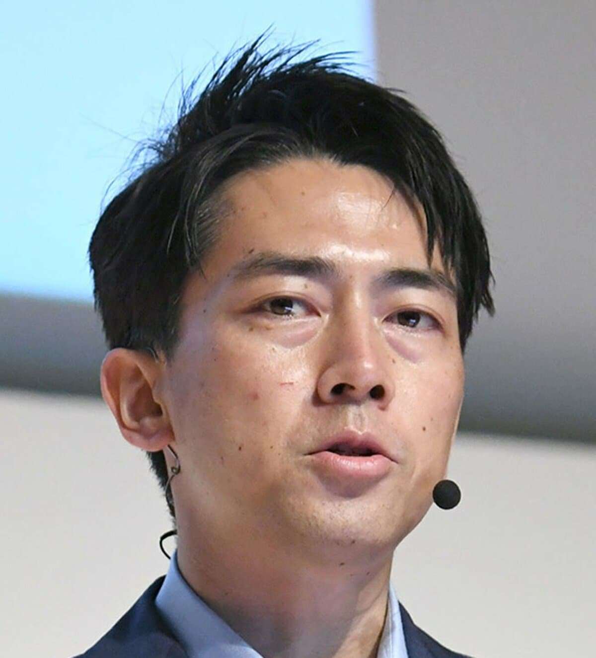 小泉進次郎氏　コオロギをパクリ「せんべいだ」「全然いけるね」 | 東スポWEB