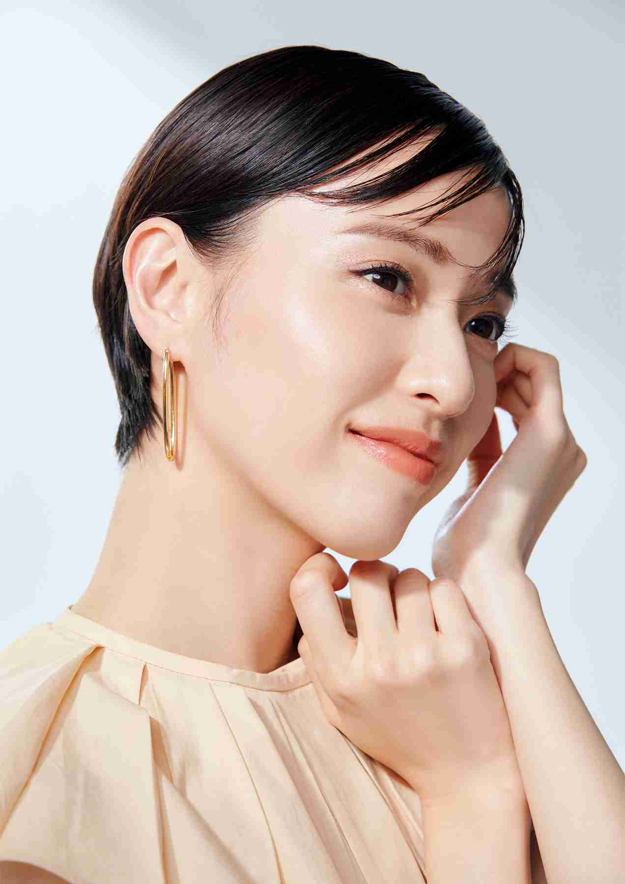 戸田恵梨香：ベリーショートに大胆イメチェン後初表紙　「美的」に登場　メークや私服にも「いろいろな変化」と語る