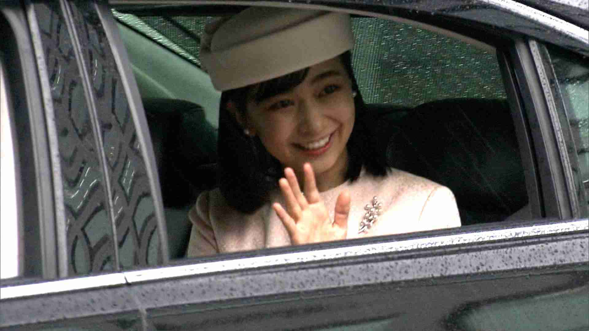 淡いピンクの装いの佳子さま　集まった人たちに笑顔で手を振り皇居の賢所へ　あすからのブラジル公式訪問を前に参拝（FNNプライムオンライン） - Yahoo!ニュース