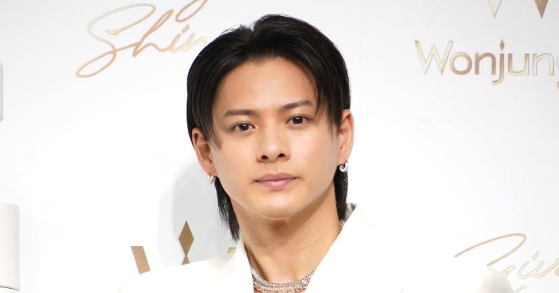 Number_i平野紫耀、自身の巨大広告に照れ笑い「芸能人だなって思います」　岸優太＆自身の“ピュア”エピソード披露  | ORICON NEWS