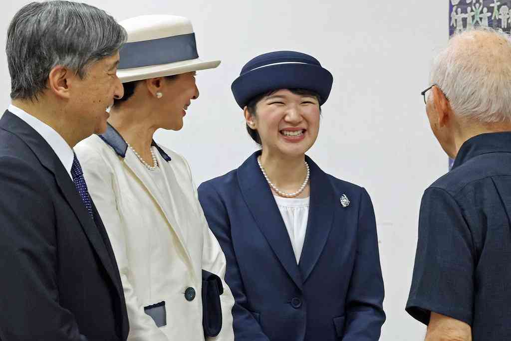 愛子さま　沖縄訪問で見せた「心」のこもった立ち振る舞いと天皇家の一員としての「自覚」（AERA DIGITAL） - Yahoo!ニュース
