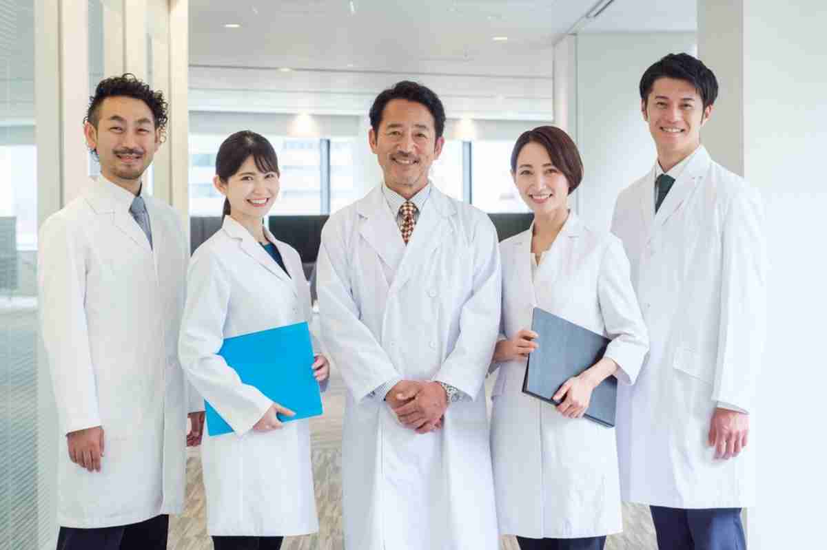 平均年収が一番高い職業はやっぱり「医者」なの？ 日本の平均収入と比較していくら高い？|ファイナンシャルフィールド|﻿年収
