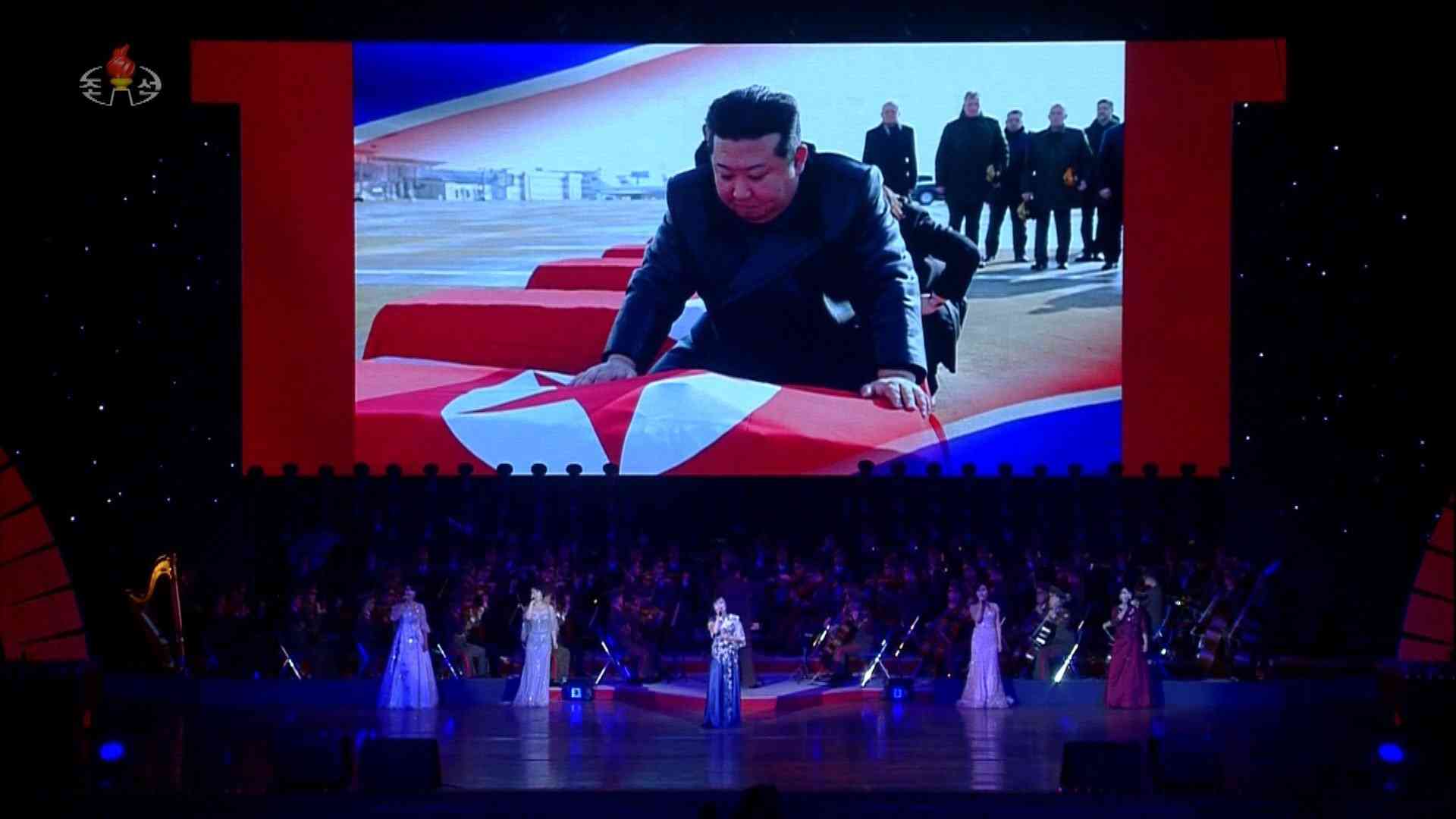 ロシアに派遣され戦死した“北朝鮮兵”遺体が北朝鮮に送還されたか…公開された映像には金正恩総書記が“棺”に寄り添う姿も（FNNプライムオンライン（フジテレビ系）） - Yahoo!ニュース