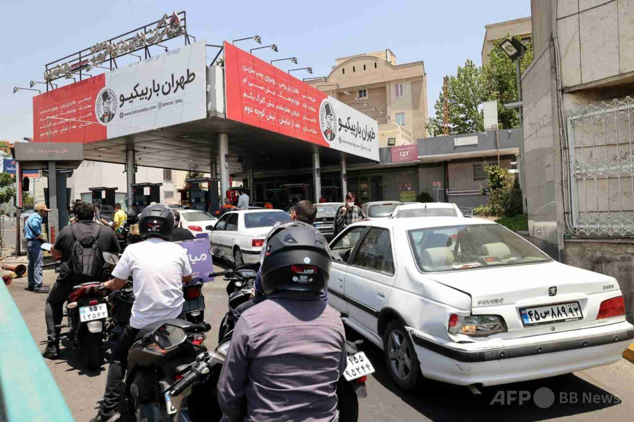 イスラエル攻撃から逃れるテヘラン市民で交通渋滞 報道（ＡＦＰ＝時事） - Yahoo!ニュース