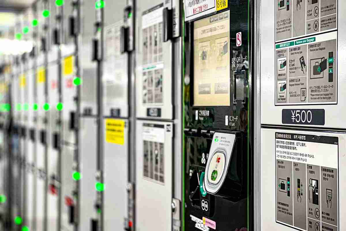 「小サイズが500円！」コインロッカーの値上げラッシュに利用者たちの悲鳴 駅ナカ、街中、ライブ会場…「お金を入れず荷物だけ入れる」不届きな利用者も目立つように | マネーポストWEB