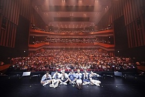 NEXZの全国ツアー開幕、危険な匂いのする『One Bite』アートワーク公開 | Daily News | Billboard JAPAN
