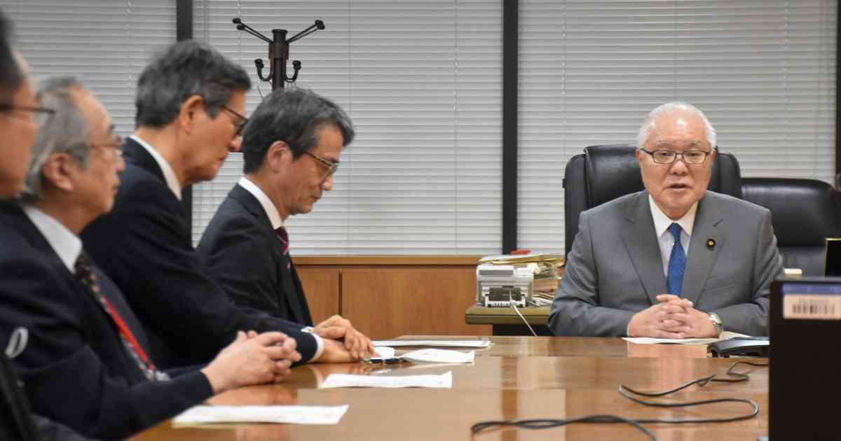 厚労相、尾身茂氏らに感謝状　新型コロナ対策の検討会が3月廃止 | 毎日新聞