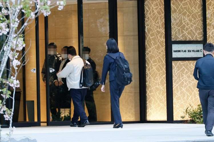 「晴海フラッグ」で横行する中国人観光客向け違法民泊　疑惑の中国系企業の代表を直撃すると「ああうぜえ、お前このクソッタレ！」と中国語でまくしたてる（マネーポストWEB） - Yahoo!ニュース