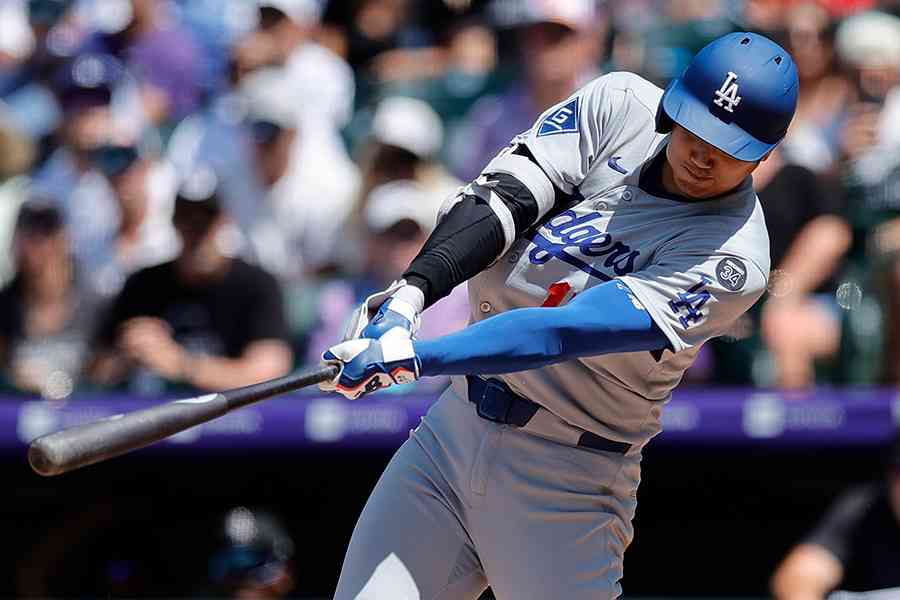 大谷翔平が“打者天国”で2戦ぶり28号　ブルペンの同僚が捕球…リーグトップ独走、敵地騒然