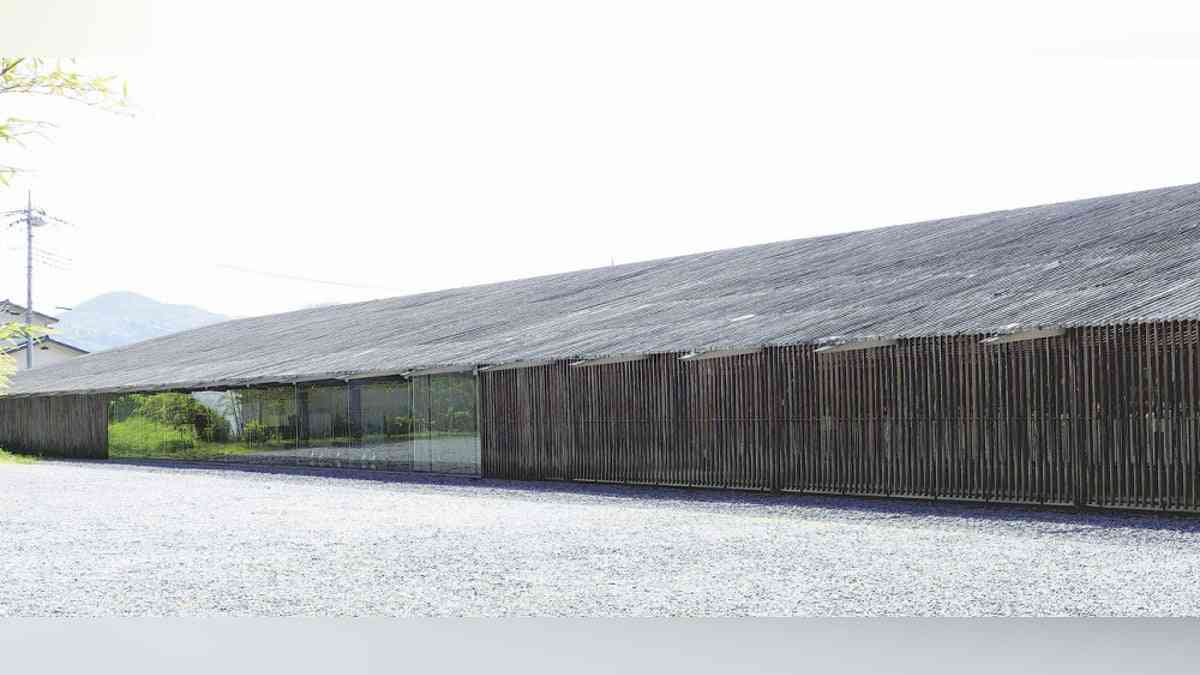栃木：隈研吾氏が手掛けた広重美術館の木製屋根が劣化、アルミ製に改修へ…「雰囲気変わる」と心配の声 : 読売新聞