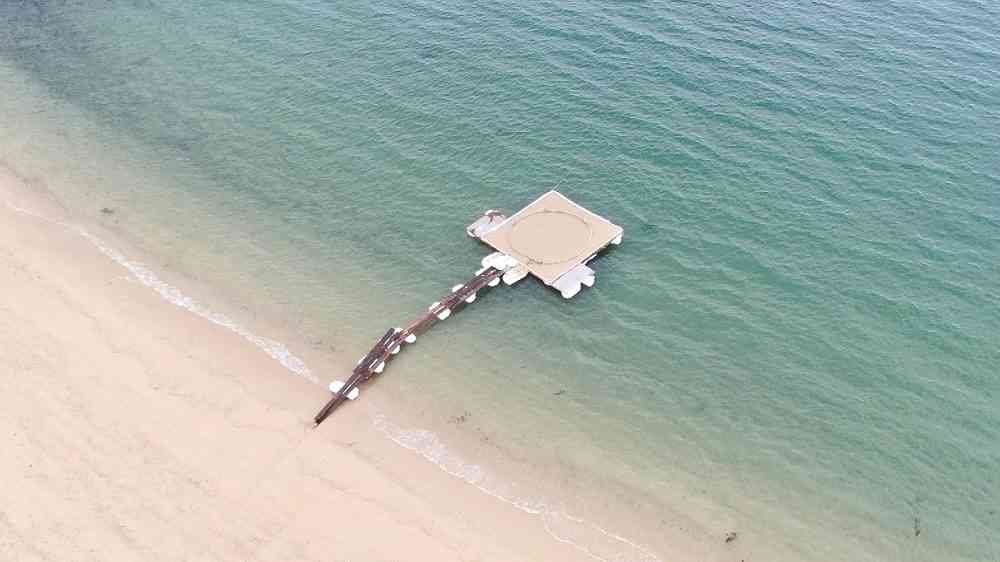   『DASH島』を7年間支えた名物スタッフが卒業　記念にTOKIO城島と水温10度の海に祝福ドボン｜entax（エンタックス）