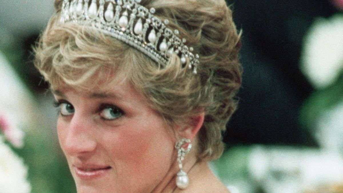 日本中が沸いた！プリンセス・ダイアナ、訪日時のジュエリーの着こなし。 | Vogue Japan