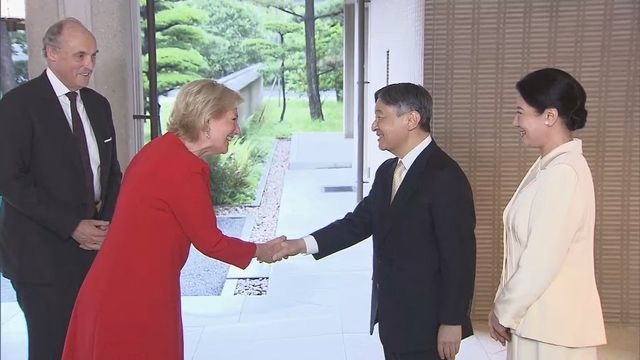 両陛下と愛子さまがベルギー・アストリッド王女夫妻と懇談　皇后さまは長年親交の王女とチークキスで再会喜ぶ（日テレNEWS NNN） - Yahoo!ニュース