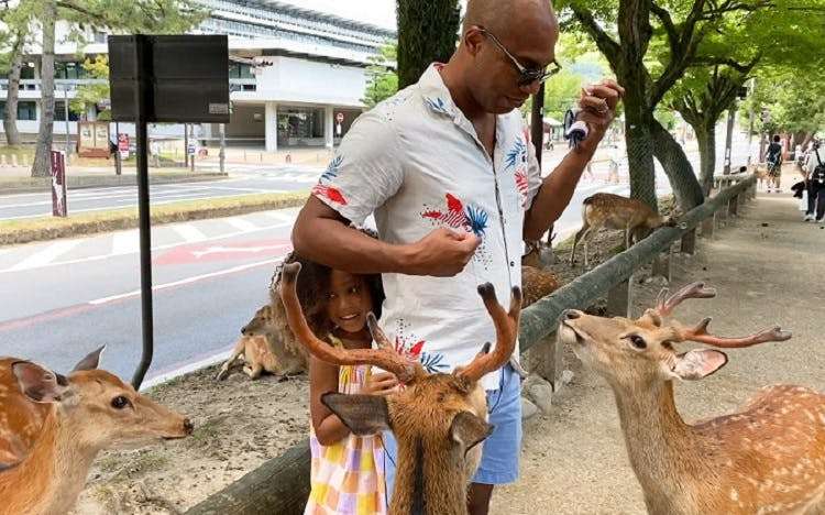 手がかりは写真1枚…警察も全面協力！差別に苦しむ人生を変えてくれた恩人の行方：YOUは何しに日本へ？ | テレ東・ＢＳテレ東の読んで見て感じるメディア テレ東プラス