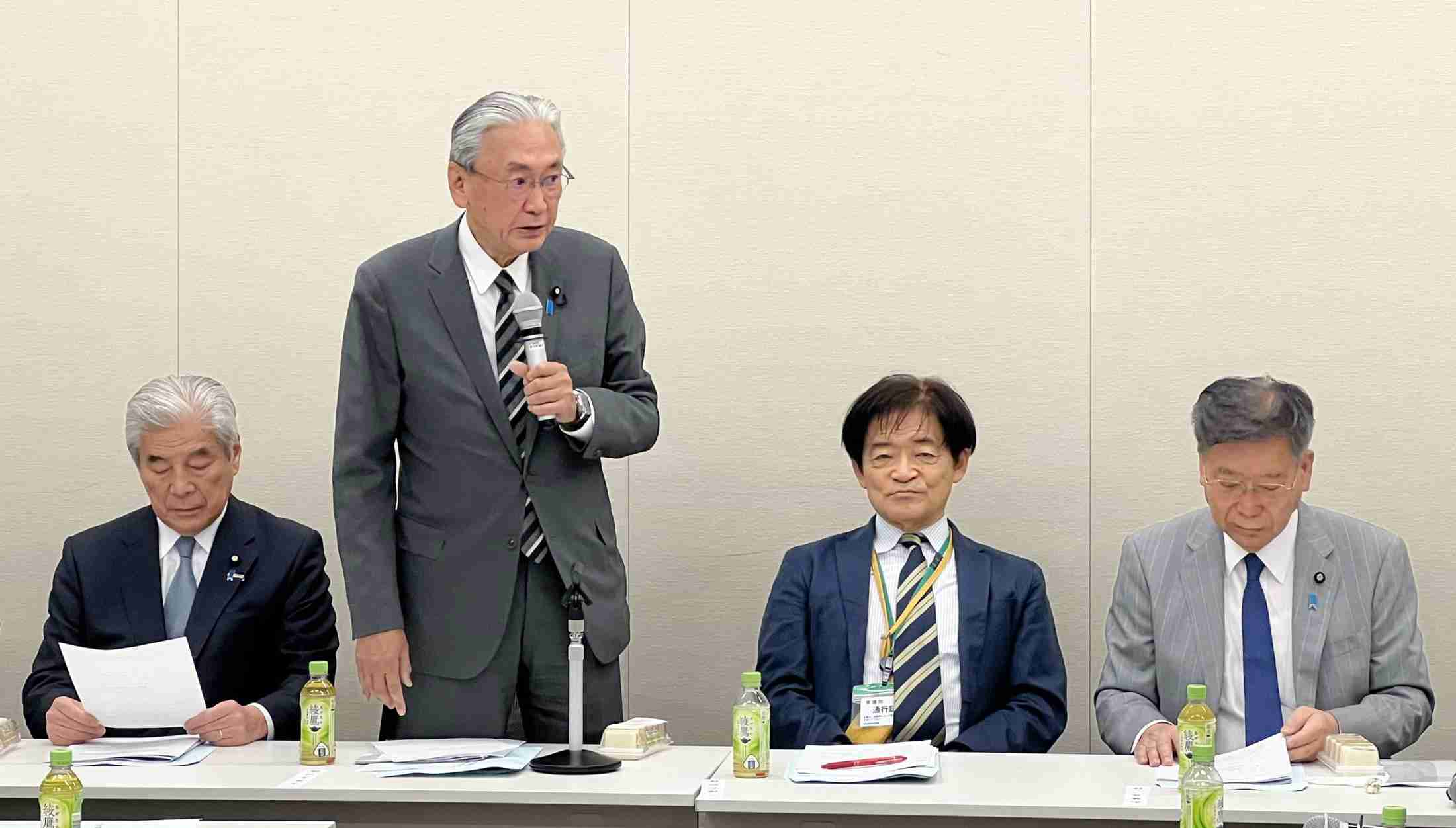 皇族数の確保は有識者報告案で　保守議連、女系天皇を否定（共同通信） - Yahoo!ニュース