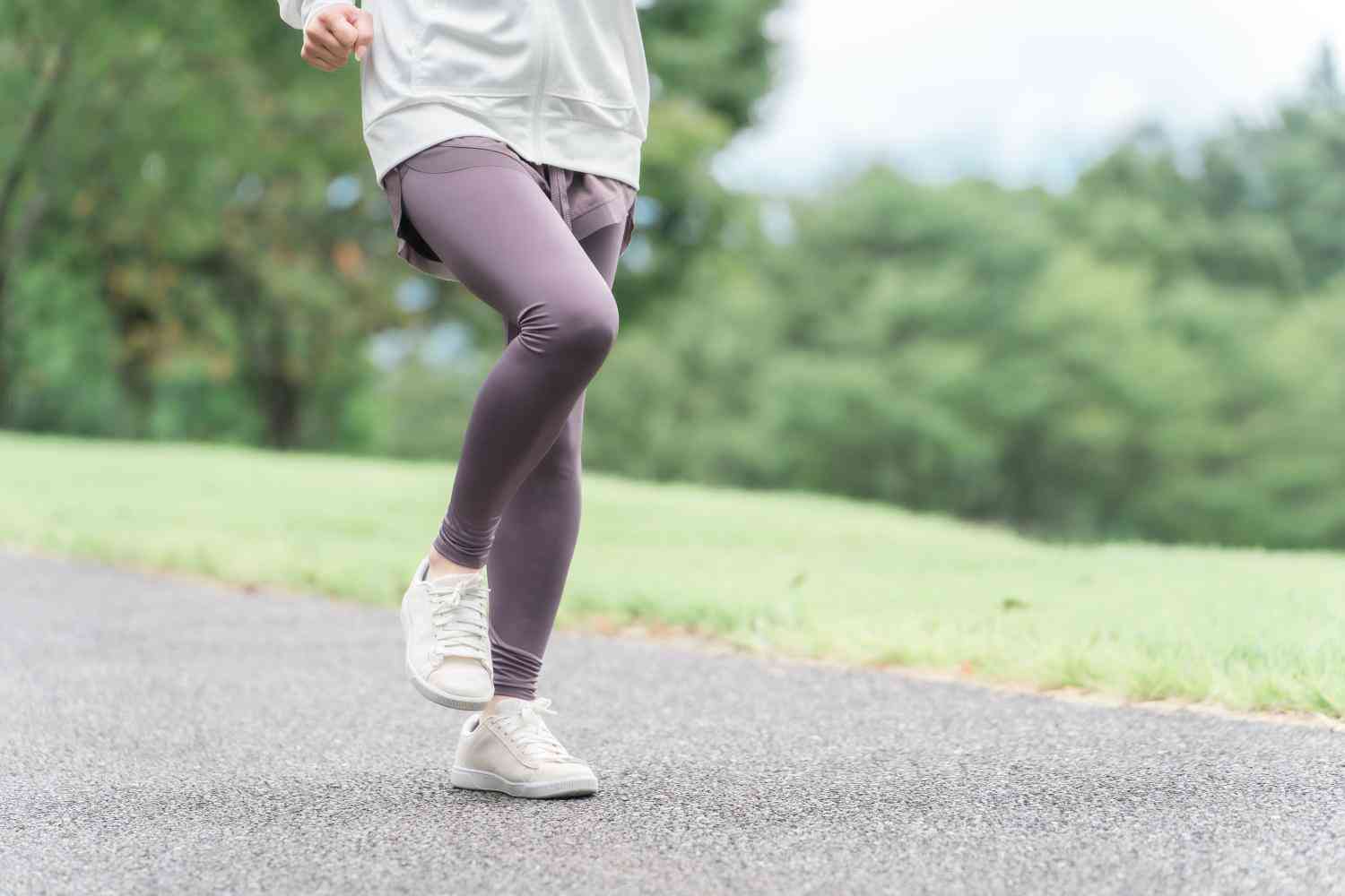 なぜ肌は老化するのか？「小綺麗に老いる」ための肌管理を美容エディターが解説