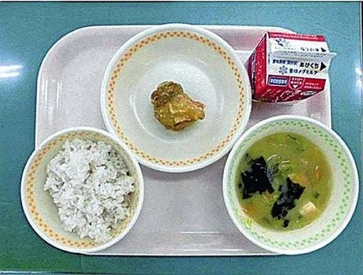 SNSで独り歩きした「唐揚げ1個」給食の真相　見た目だけで分からない当事者たちの本音