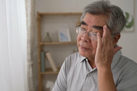【おひとりさま世帯】貯蓄平均は989万円、中央値は100万円に。60歳代や70歳代も「手取りから貯蓄に回す」世帯が約2割（LIMO） - Yahoo!ニュース